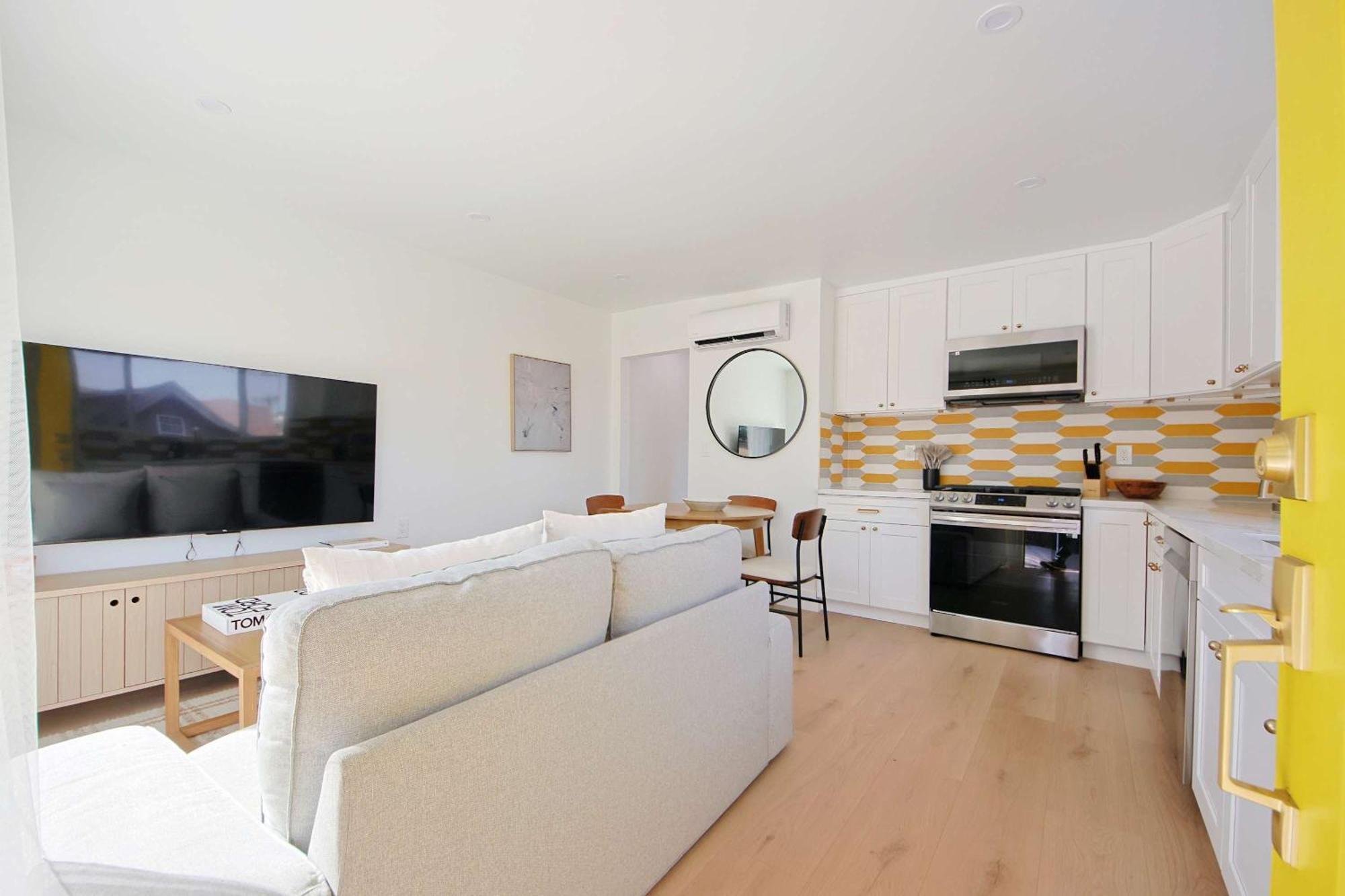 Bright 4br Split-level 10 Pax * Los Angeles