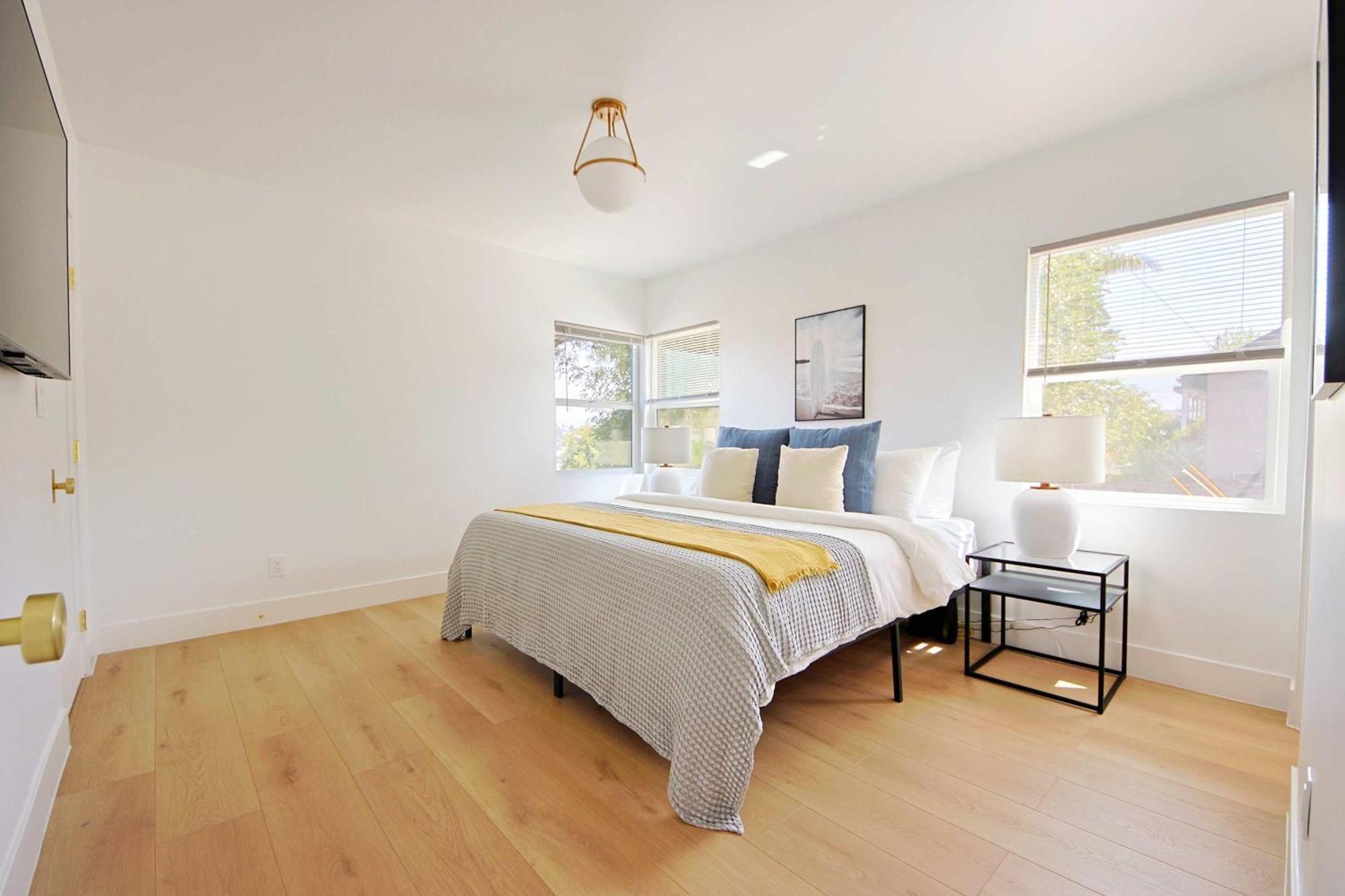Bright 4br Split-level 10 Pax Villa Los Angeles
